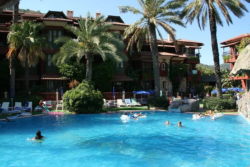 Grand Aquarium Apart İçmeler 4*,