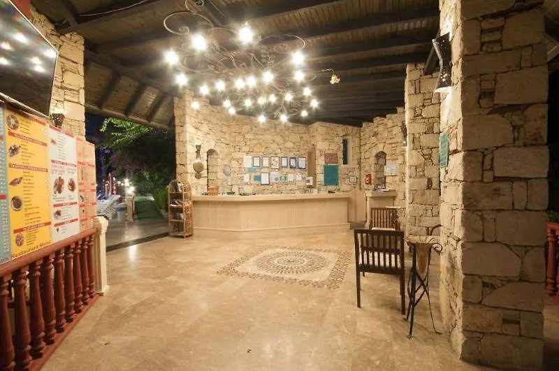 Grand Aquarium Apart İçmeler 4*,