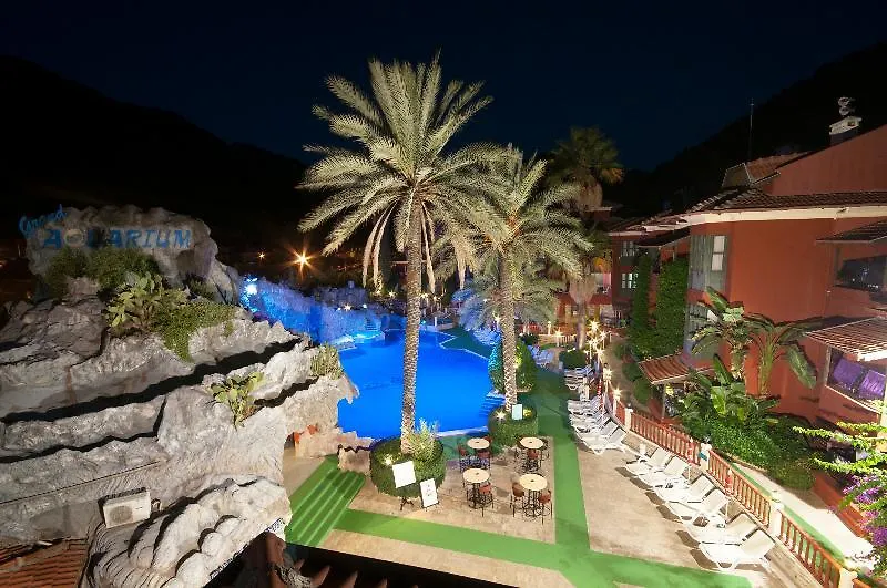 Grand Aquarium Apart İçmeler 4*,